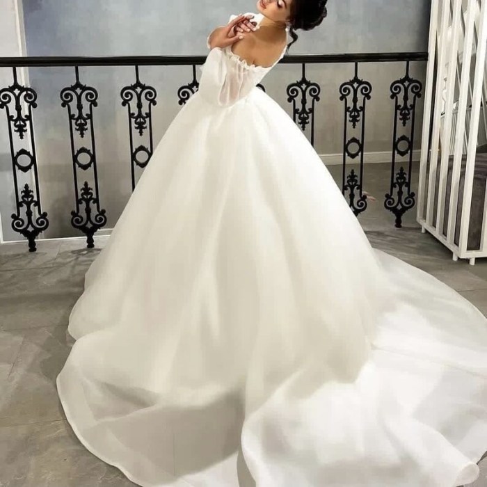 Bell sleeve wedding dress