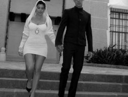 Kourtney Kardashians Wedding Dress A Right Royal Affair